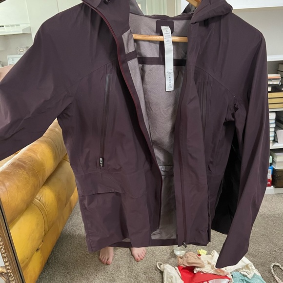 SOLD Lululemon water resistant Jacket - Picture 2 of 6